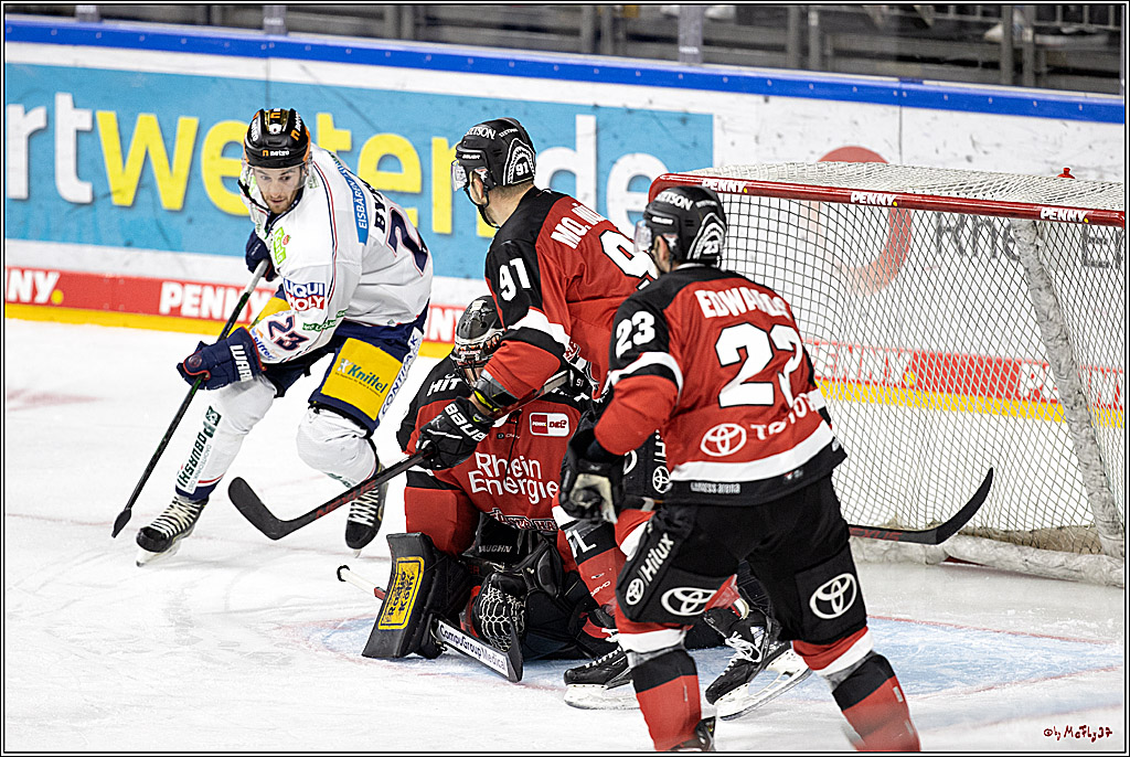 PENNY DEL Viertelfinale 2. Spiel;  Koelner Haie - Eisbaeren Berlin; Koeln, 12.04.2022